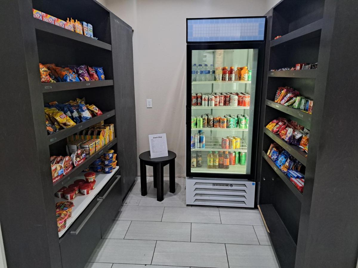 Holiday Inn Express Kenedy By Ihg Exteriör bild