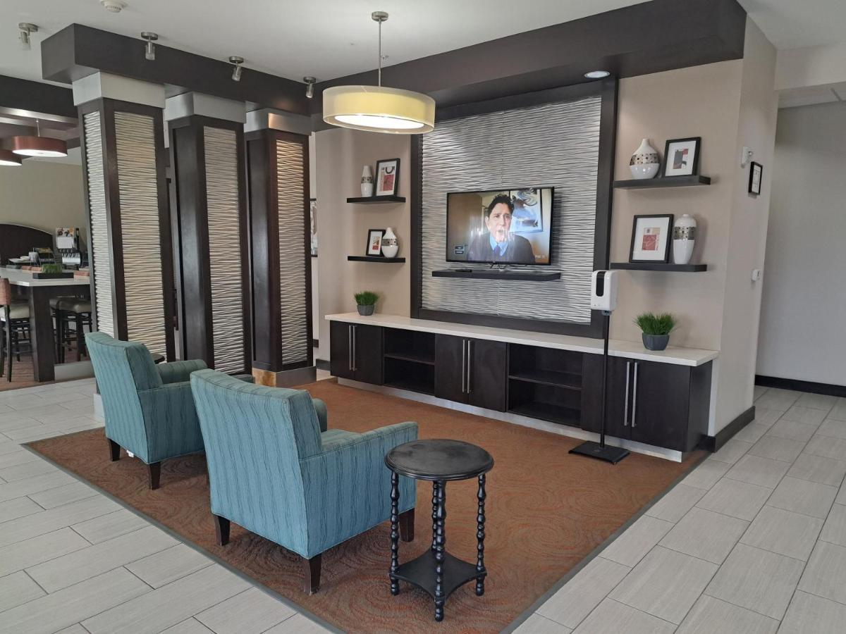 Holiday Inn Express Kenedy By Ihg Exteriör bild