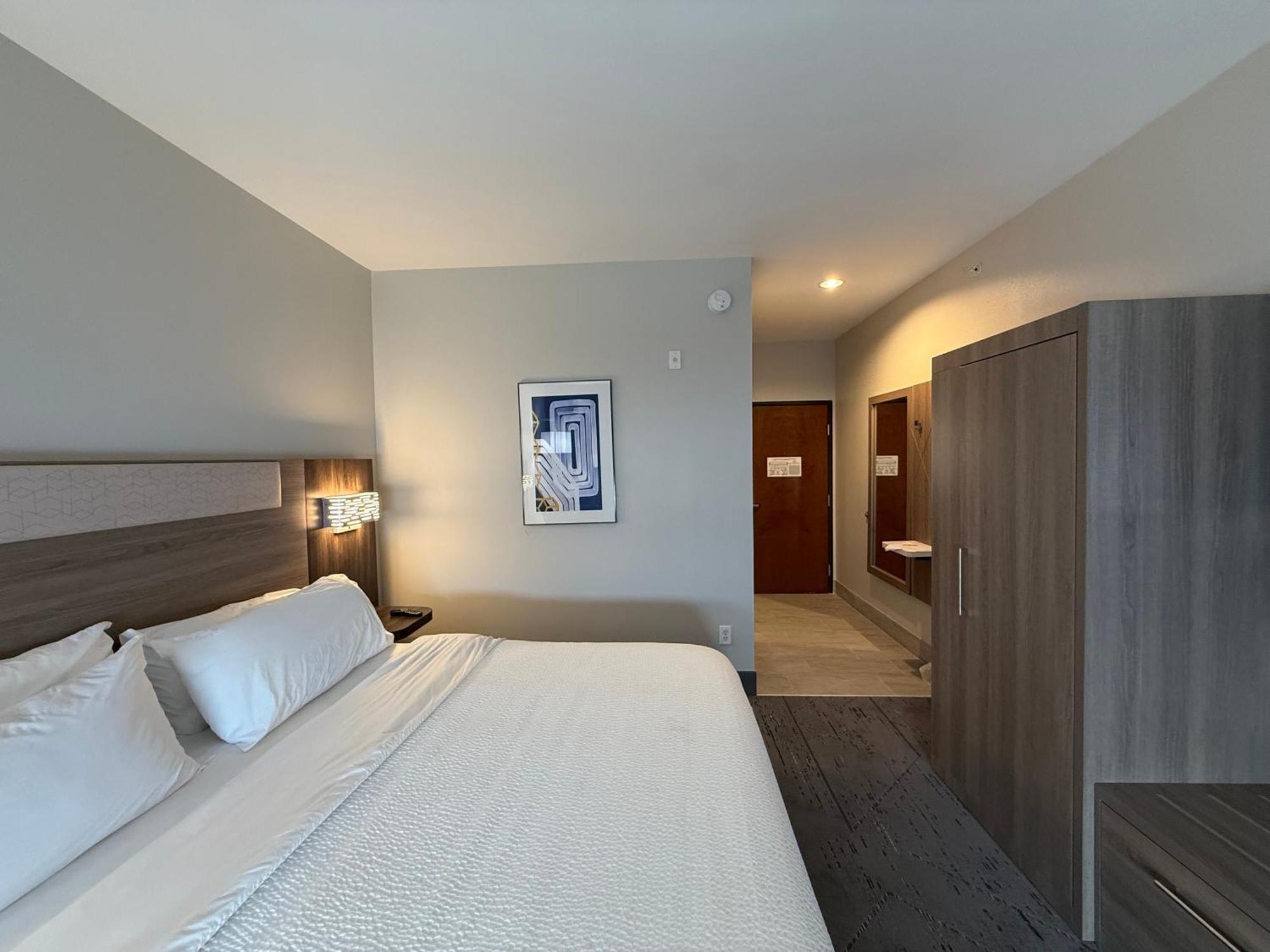 Holiday Inn Express Kenedy By Ihg Exteriör bild