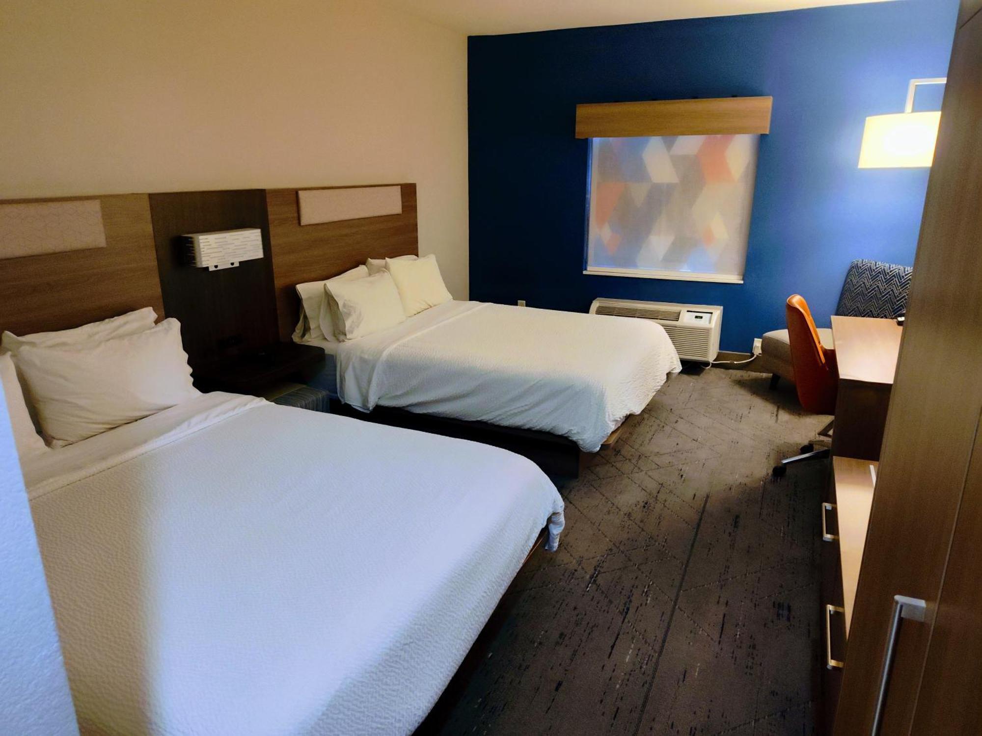 Holiday Inn Express Kenedy By Ihg Exteriör bild