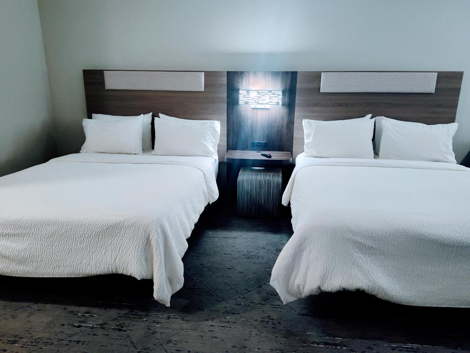 Holiday Inn Express Kenedy By Ihg Exteriör bild